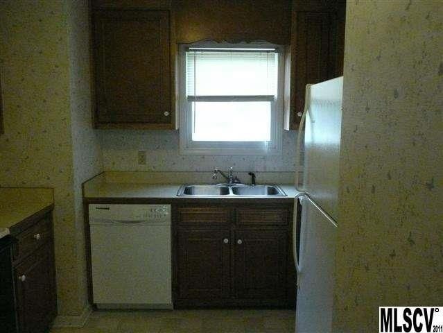 605 8th Ave SW #D2, Conover, NC 28613