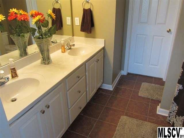 228 18th Ave SE, Hickory, NC 28602