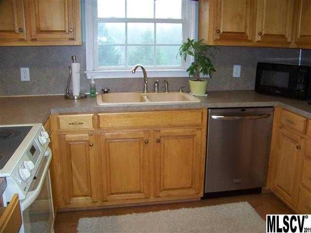 810 5th St NE, Conover, NC 28613