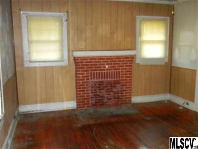 330 4th St SE, Hickory, NC 28602