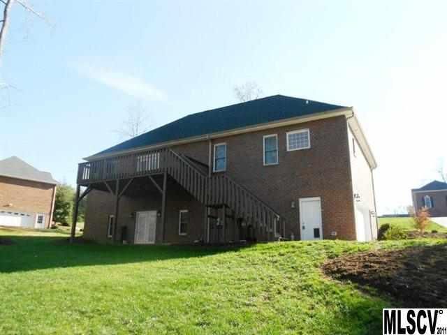 1610 Brookstone Dr, Hickory, NC 28602