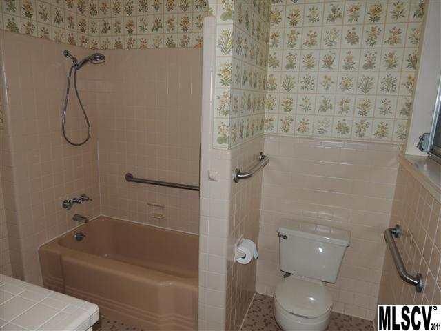 648 6th St NW, Hickory, NC 28601