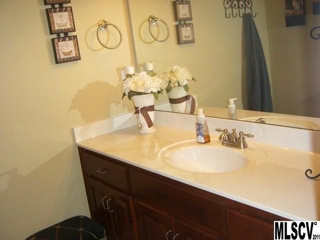 1815 31st Avenue Ln NE, Hickory, NC 28601