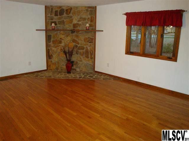 1210 29th Ave Dr NE, Hickory, NC 28601