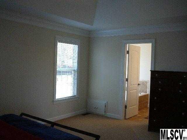 2580 Mahogany Ln, Hickory, NC 28602