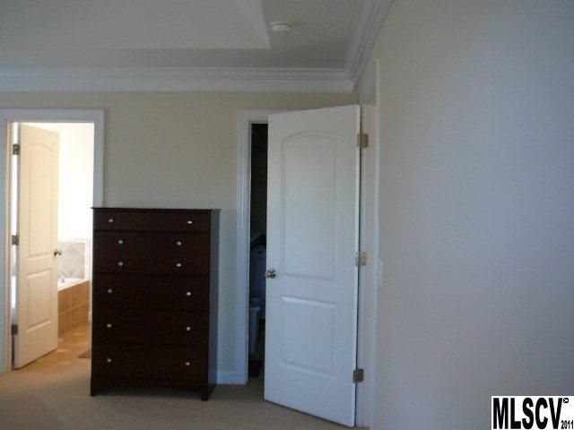2580 Mahogany Ln, Hickory, NC 28602