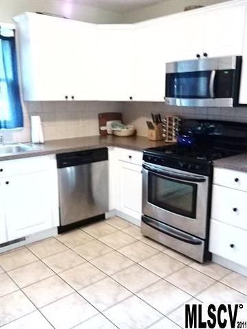 2062 Gary Ln, Hickory, NC 28602