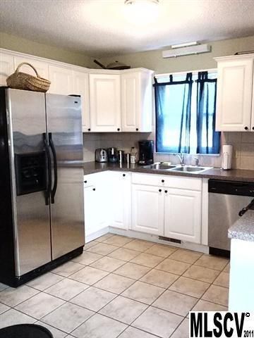 2062 Gary Ln, Hickory, NC 28602