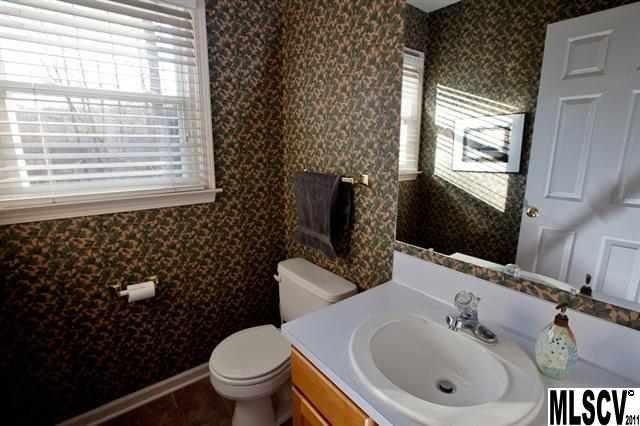 3898 Mattingly Dr, Hickory, NC 28602