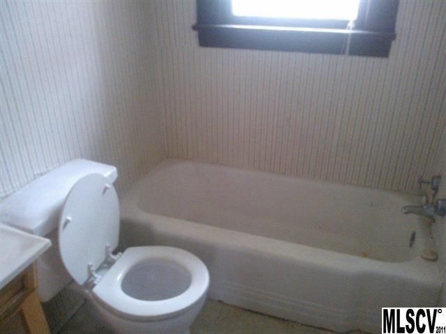 209-211 3rd Ave Ct SW, Hickory, NC 28602