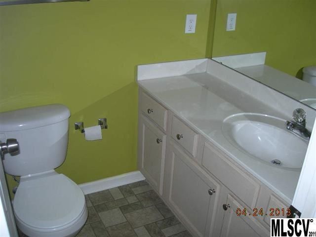 225 19th Ave SE, Hickory, NC 28602