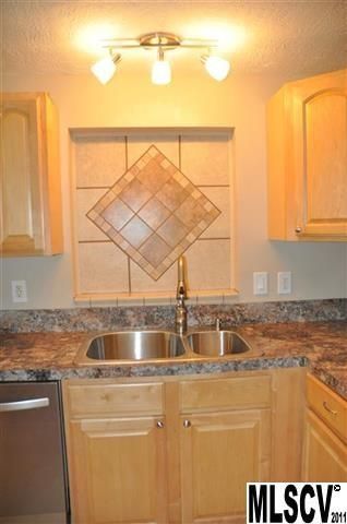 4136 17th St NE, Hickory, NC 28601