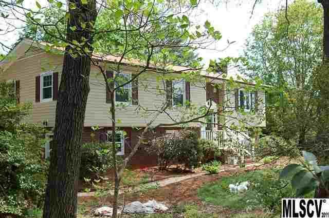 4393 Greenbriar Dr, Hickory, NC 28602