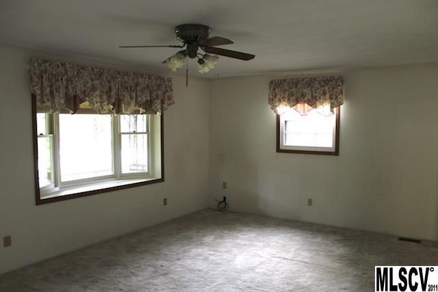 4624 Sulphur Springs Rd, Hickory, NC 28601
