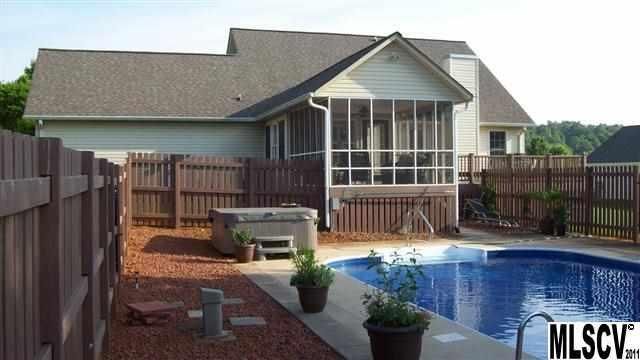 2768 Touchstone Cir, Newton, NC 28658