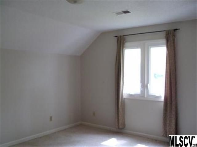 561 3rd St NE, Hickory, NC 28601