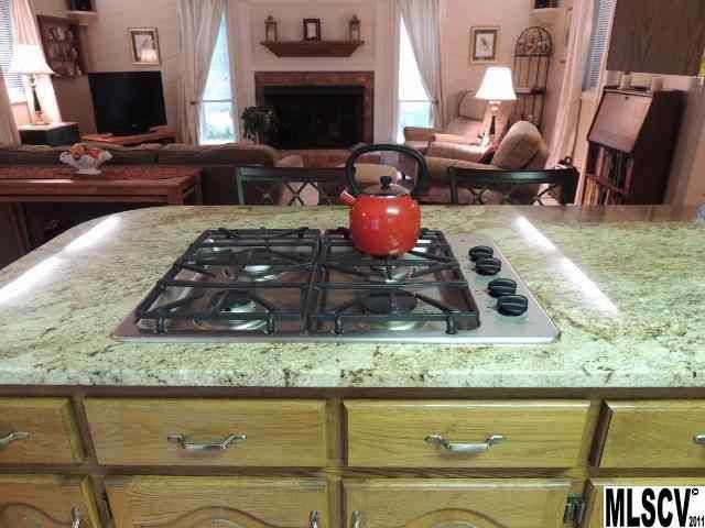 104 8th St NE, Conover, NC 28613