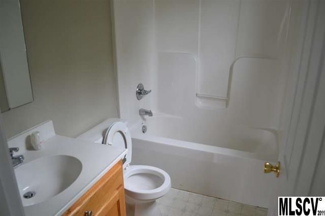 2806 River Village Ln, Lincolnton, NC 28092