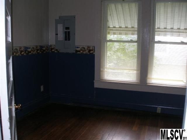 210 W 8th St, Newton, NC 28658