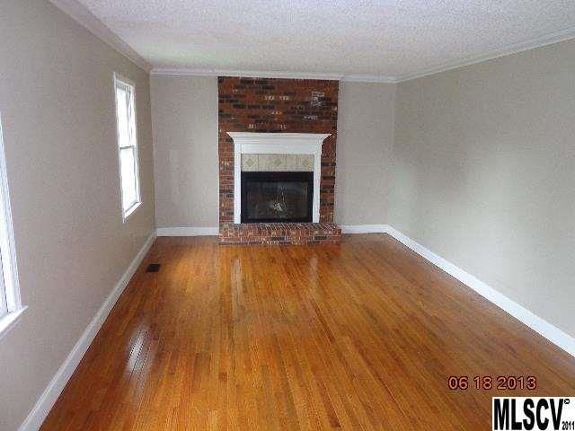 1762 Woodridge Cir, Hickory, NC 28602