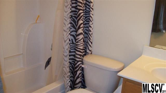 1232 Finger Bridge Rd, Hickory, NC 28602