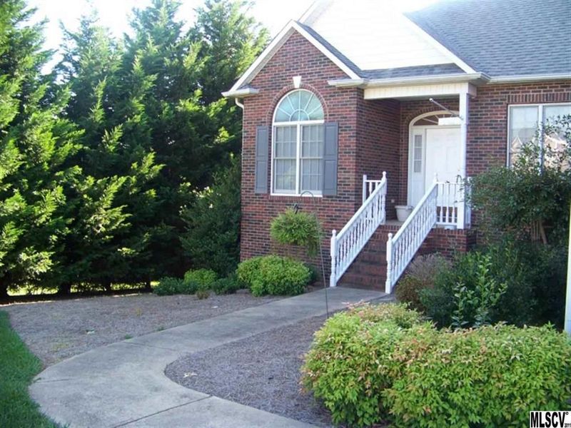 407 9th Ave NE, Conover, NC 28613