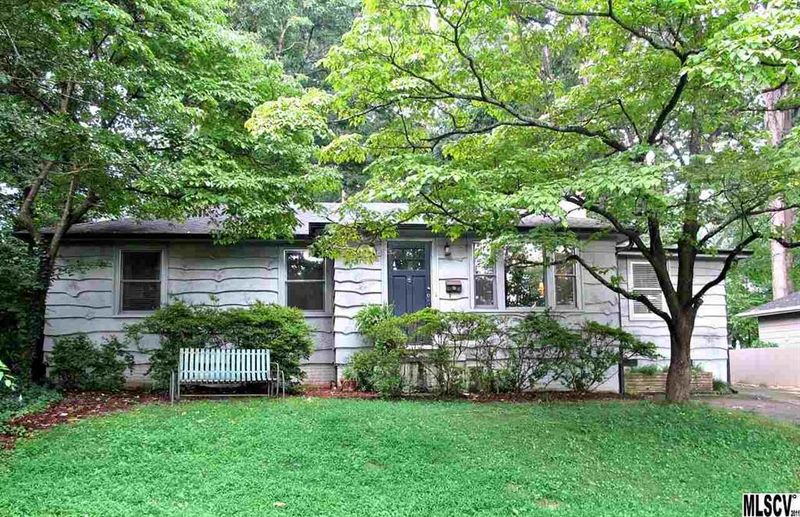 352 9th St NW, Hickory, NC 28601