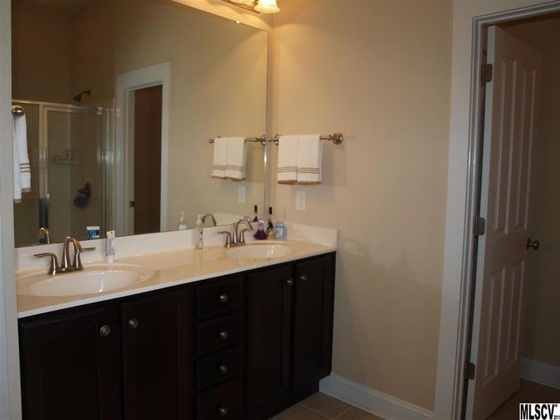 4090 Library Ln, Conover, NC 28613