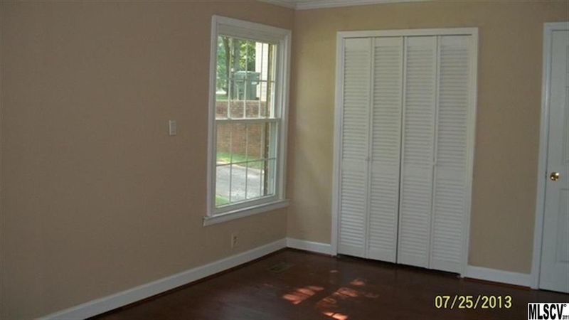 1144 18th Ave NE, Hickory, NC 28601