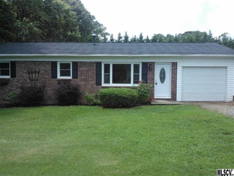 1933 28th St NE, Hickory, NC 28601