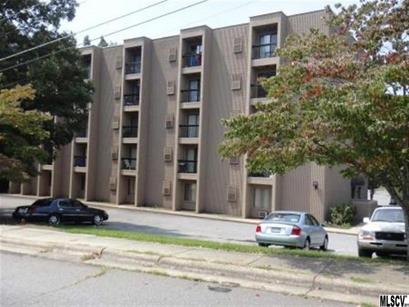 380 9th Avenue Dr NE, Hickory, NC 28601