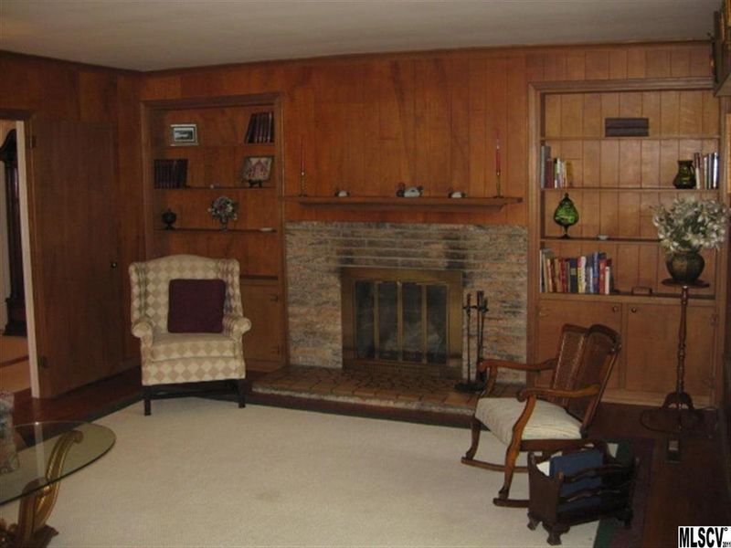 938 N Center St, Hickory, NC 28601
