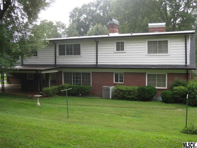 938 N Center St, Hickory, NC 28601
