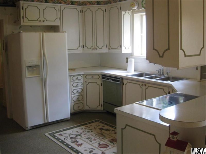 938 N Center St, Hickory, NC 28601
