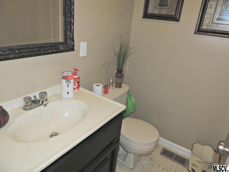 4734 Elmhurst Dr NE, Hickory, NC 28601