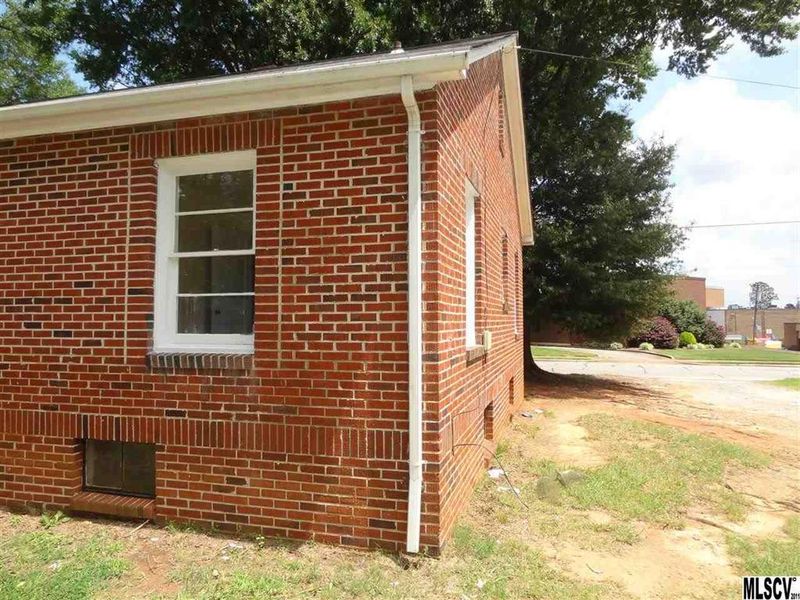 911 12th St NE, Hickory, NC 28601
