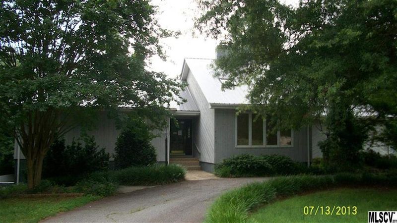 1415 33rd Avenue Dr NE, Hickory, NC 28601