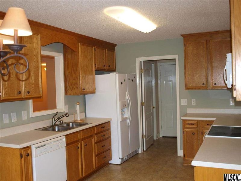 1602 Mayfair Dr, Conover, NC 28613