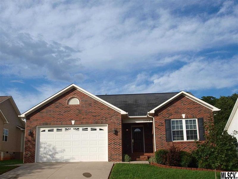 1602 Mayfair Dr, Conover, NC 28613