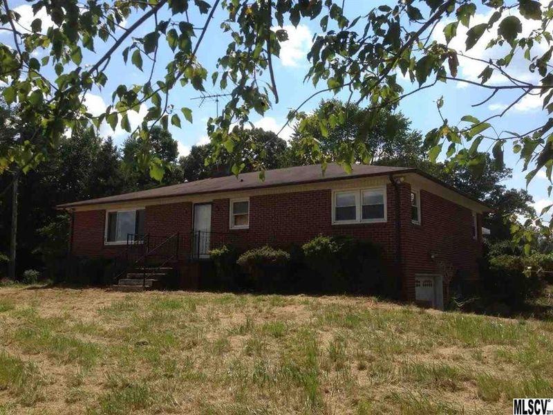 3910 10th Ave Dr SW, Hickory, NC 28602