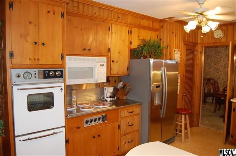 604 2nd St NE, Hickory, NC 28601