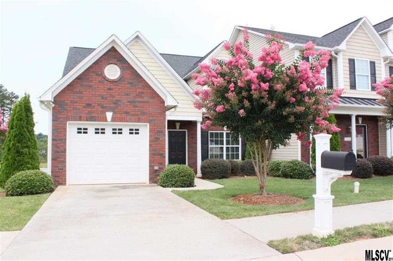 1991 Talbot Ln, Hickory, NC 28602