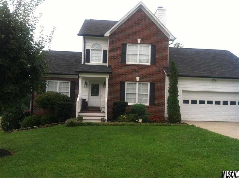 1153 Mulberry Ln, Hickory, NC 28602