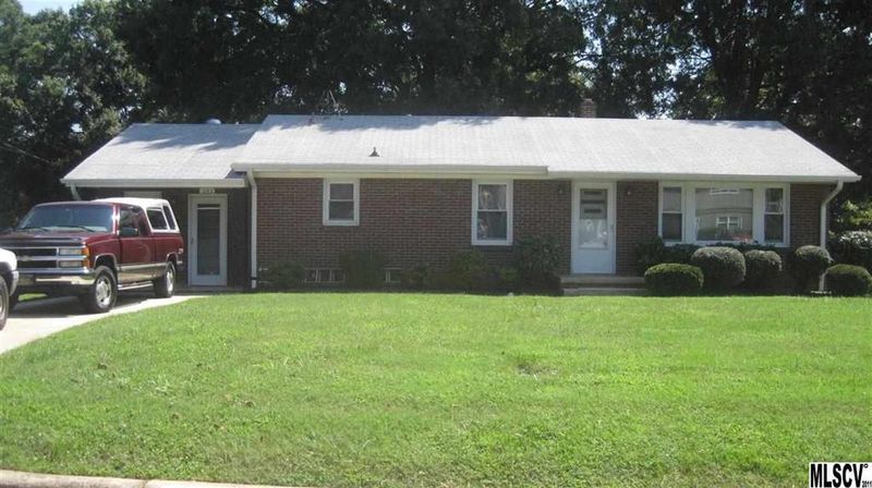 253 8th St SW, Hickory, NC 28602