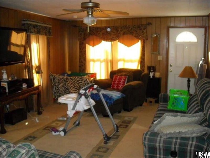 954 15th St NE, Hickory, NC 28601