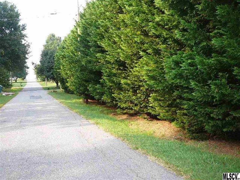 122 5th Ave NE, Conover, NC 28613