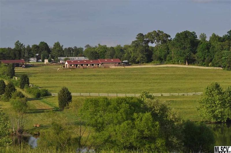 2331 Ewing Dr, Hickory, NC 28602