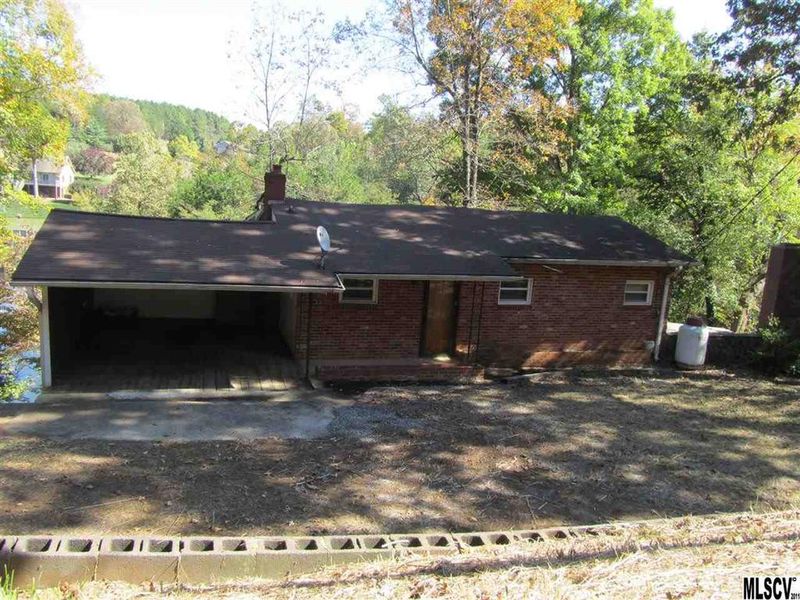 6500 Harbor Ln, Conover, NC 28613