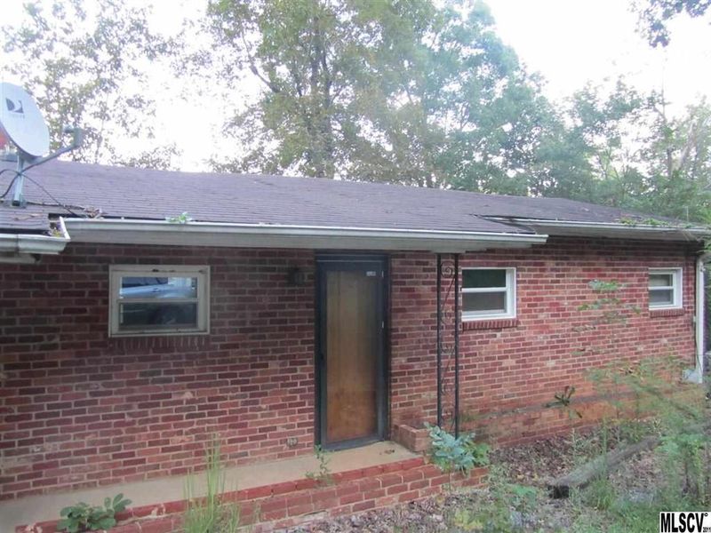 6500 Harbor Ln, Conover, NC 28613