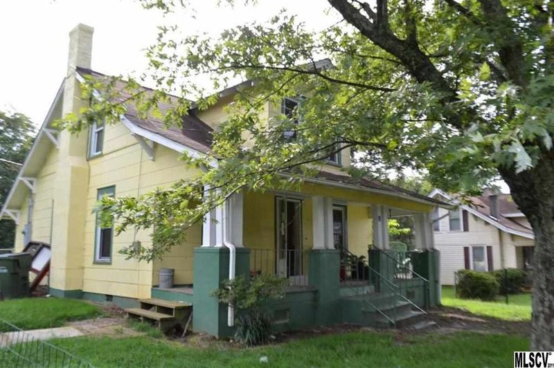 53 10th St SE, Hickory, NC 28602